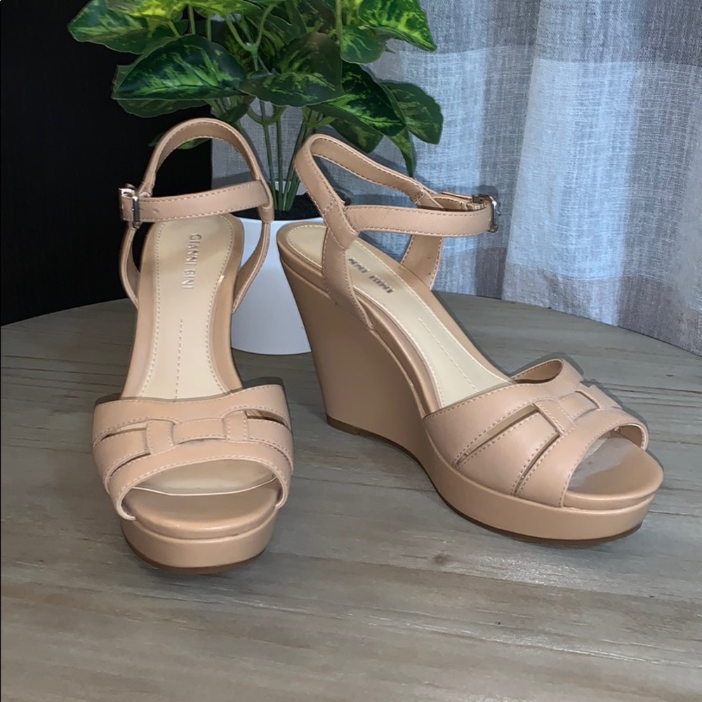 Gianni Bini Nude Wedges